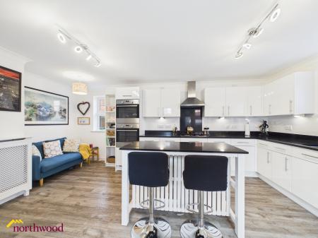 4 bedroom Detached house for sale in Bismore Road, Banbury, OX16