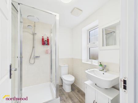 4 bedroom Detached house for sale in Bismore Road, Banbury, OX16