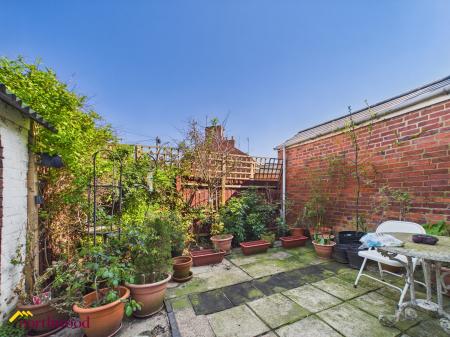 2 bedroom Terraced House for sale in Albert Street, Banbury, OX16