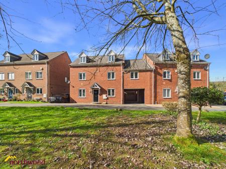 5 bedroom Link detached house for sale in Hart Close, Banbury, OX16