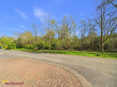 5 bedroom Link detached house for sale in Hart Close, Banbury, OX16