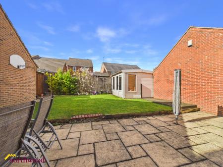 5 bedroom Detached house for sale in Hart Close, Banbury, OX16