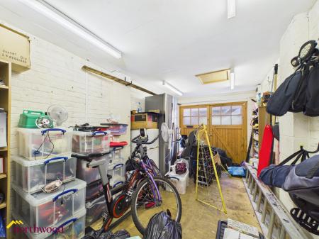 5 bedroom Detached house for sale in Hart Close, Banbury, OX16