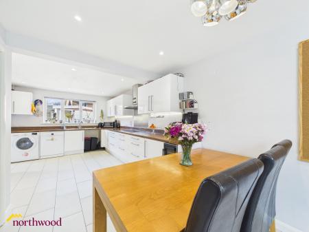 5 bedroom Link detached house for sale in Hart Close, Banbury, OX16
