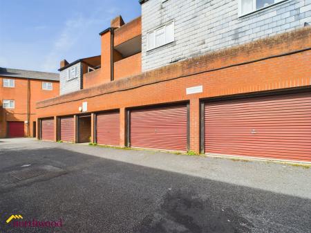 1 bedroom Flat to let in Jubilee Court, Banbury - Garage