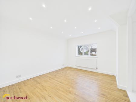 3 bedroom Semi-detached house to let in Bloxham Road, Banbury, OX16