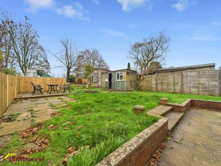 3 bedroom Semi-detached house to let in Bloxham Road, Banbury, OX16