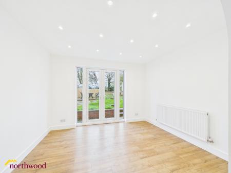 3 bedroom Semi-detached house to let in Bloxham Road, Banbury, OX16