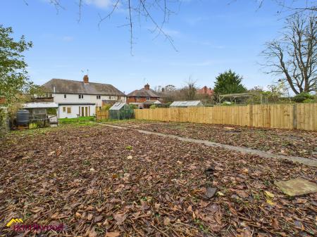 3 bedroom Semi-detached house to let in Bloxham Road, Banbury, OX16