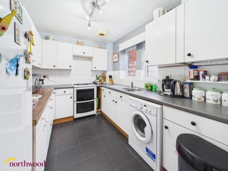 2 bedroom End of terrace house for sale in Miles Meadow, Stratford-upon-Avon, CV37