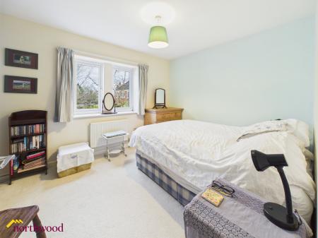 2 bedroom End of terrace house for sale in Miles Meadow, Stratford-upon-Avon, CV37