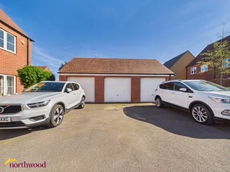 3 bedroom Town house for sale in Longford Park Road, Banbury, OX15