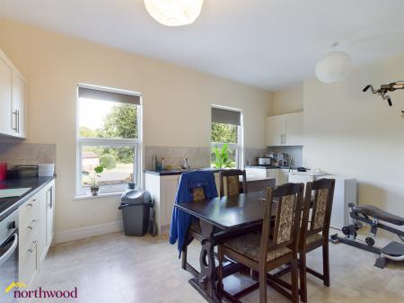 4 bedroom Terraced House to let in Middleton Road, Banbury, OX16