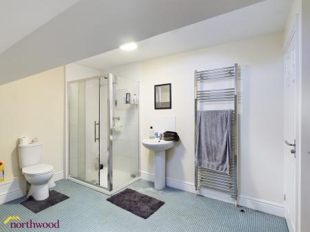 4 bedroom Terraced House to let in Middleton Road, Banbury, OX16