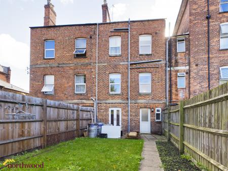 4 bedroom Terraced House to let in Middleton Road, Banbury, OX16