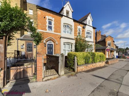 4 bedroom Terraced House to let in Middleton Road, Banbury, OX16