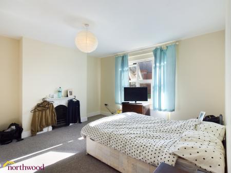 4 bedroom Terraced House to let in Middleton Road, Banbury, OX16