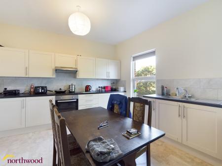 4 bedroom Terraced House to let in Middleton Road, Banbury, OX16