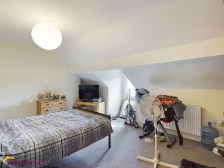 4 bedroom Terraced House to let in Middleton Road, Banbury, OX16