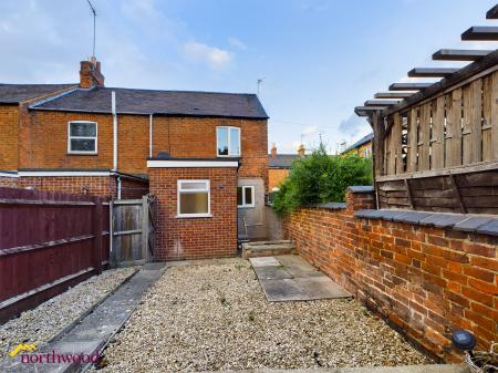 2 bedroom End of terrace house to let in North Street, Banbury, OX16