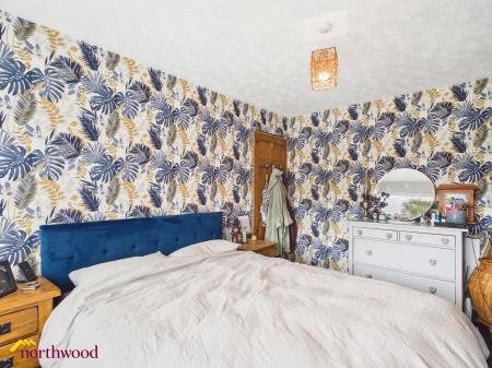 3 bedroom Semi-detached house for sale in Hillview Crescent, Banbury, OX16