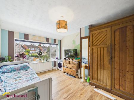 3 bedroom Semi-detached house for sale in Hillview Crescent, Banbury, OX16