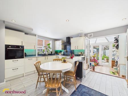 3 bedroom Semi-detached house for sale in Hillview Crescent, Banbury, OX16