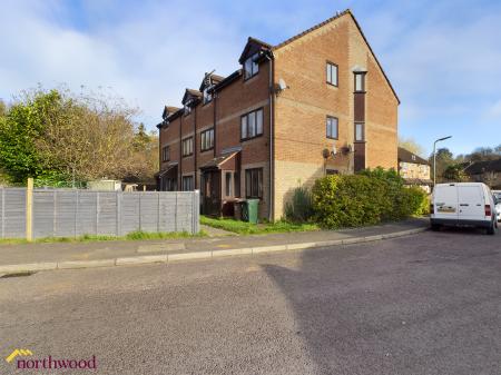 2 bedroom Ground floor maisonette to let in Dean Close, Banbury, OX16