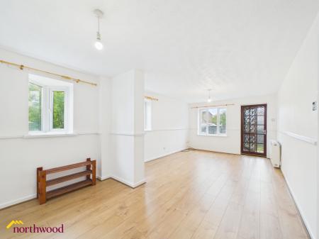 2 bedroom Ground floor maisonette to let in Dean Close, Banbury, OX16