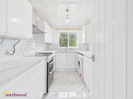 2 bedroom Ground floor maisonette to let in Dean Close, Banbury, OX16