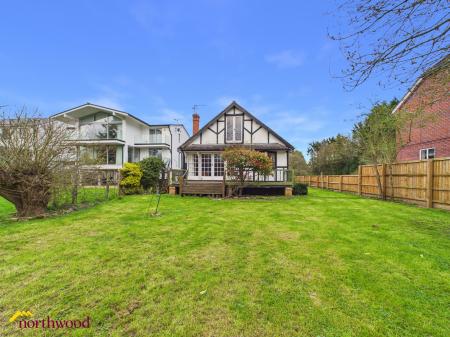 2 bedroom Detached house for sale in Riverside, Tiddington Road, Stratford-upon-Avon, CV37