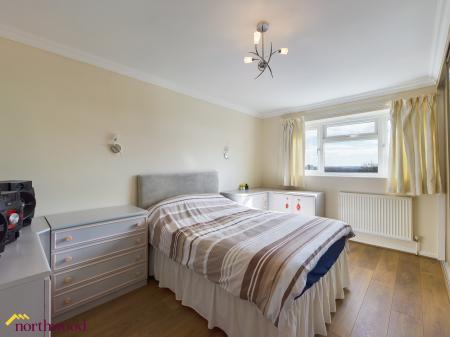 3 bedroom Terraced House for sale in Forgeway, Banbury, OX16