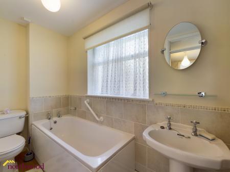 3 bedroom Terraced House for sale in Forgeway, Banbury, OX16