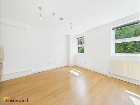 2 bedroom Flat to let in Parsons Street, Banbury, OX16