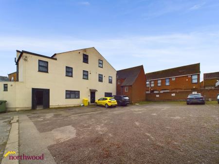 2 bedroom Flat to let in Parsons Street, Banbury, OX16