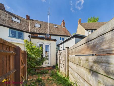 2 bedroom Cottage for sale in The Row, Mollington, OX17
