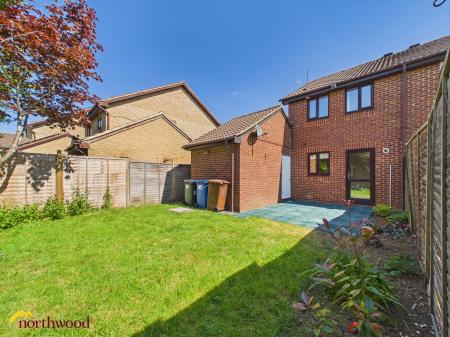 2 bedroom Semi-detached house to let in Beaulieu Close, Banbury, OX16