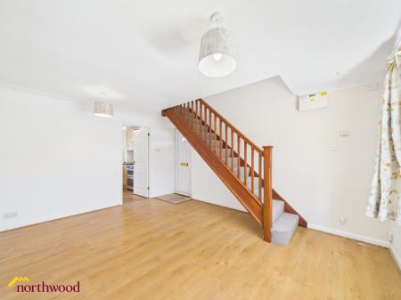 2 bedroom Semi-detached house to let in Beaulieu Close, Banbury, OX16