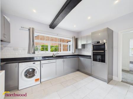2 bedroom Ground floor maisonette for sale in Coventry Street, Southam, Warwickshire