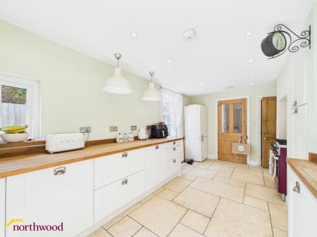 3 bedroom Terraced House to let in Fairview, Banbury, OX16