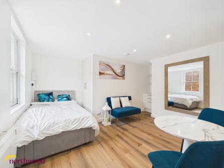 1 bedroom Studio flat to let in George Street, Banbury, OX16