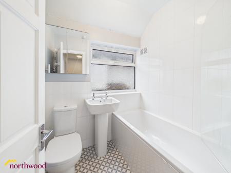3 bedroom Semi-detached house for sale in Sinclair Avenue, Banbury, OX16