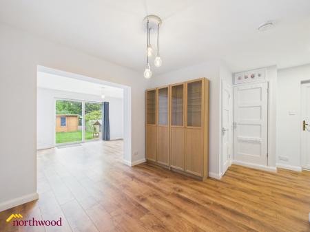 3 bedroom Semi-detached house for sale in Sinclair Avenue, Banbury, OX16