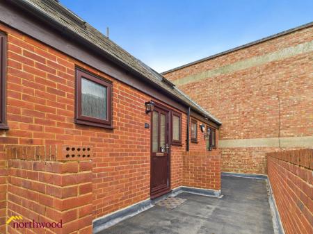 1 bedroom Flat to let in Christchurch Court, Banbury, OX16