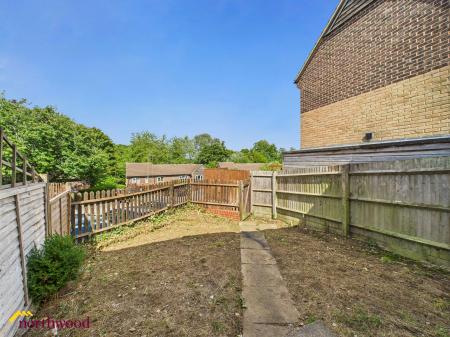 3 bedroom Semi-detached house to let in Syringa Walk, Banbury, OX16