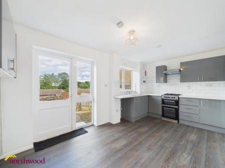 3 bedroom Semi-detached house to let in Syringa Walk, Banbury, OX16