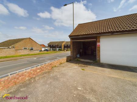 1 bedroom Terraced House to let in Glyndebourne Gardens, Banbury, OX16