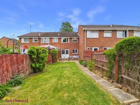 3 bedroom Terraced House for sale in Sussex Drive, Banbury, OX16