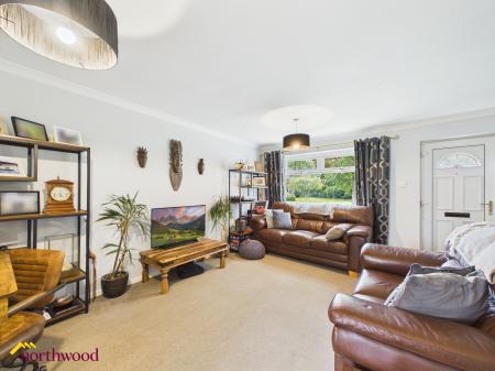 3 bedroom Terraced House for sale in Sussex Drive, Banbury, OX16