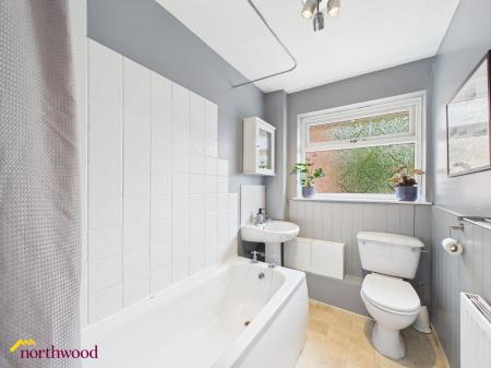 3 bedroom Terraced House for sale in Sussex Drive, Banbury, OX16